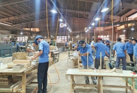 Doanh nghiệp gỗ xoay xở giữ lao động